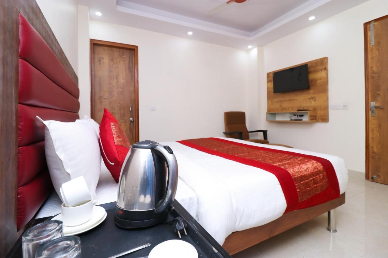 Hotel Belwood Suites - Near New Delhi Airport Экстерьер фото