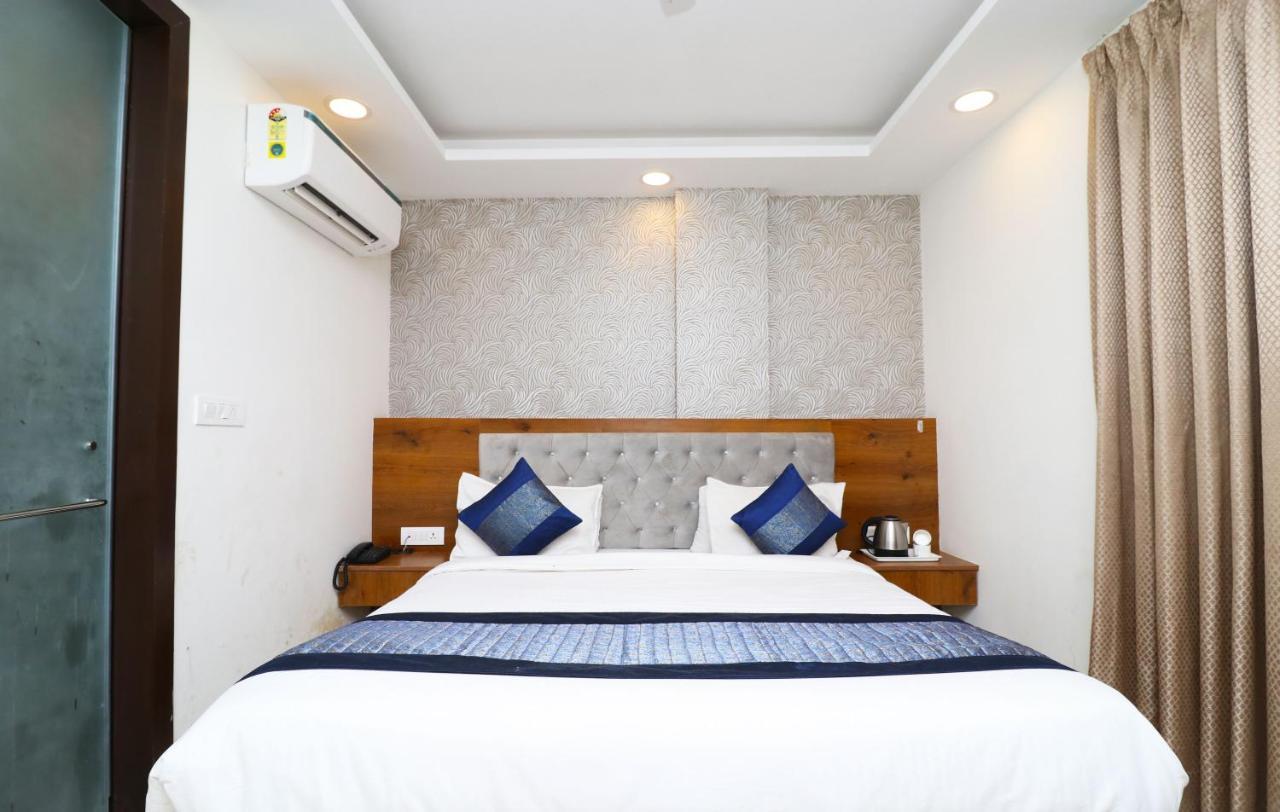 Hotel Belwood Suites - Near New Delhi Airport Экстерьер фото