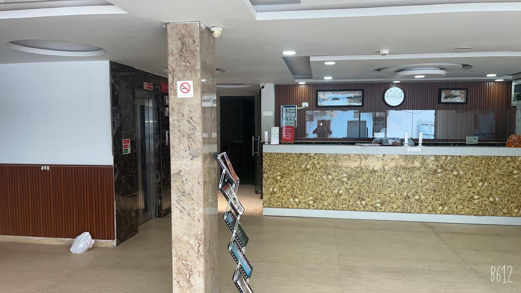Hotel Belwood Suites - Near New Delhi Airport Экстерьер фото
