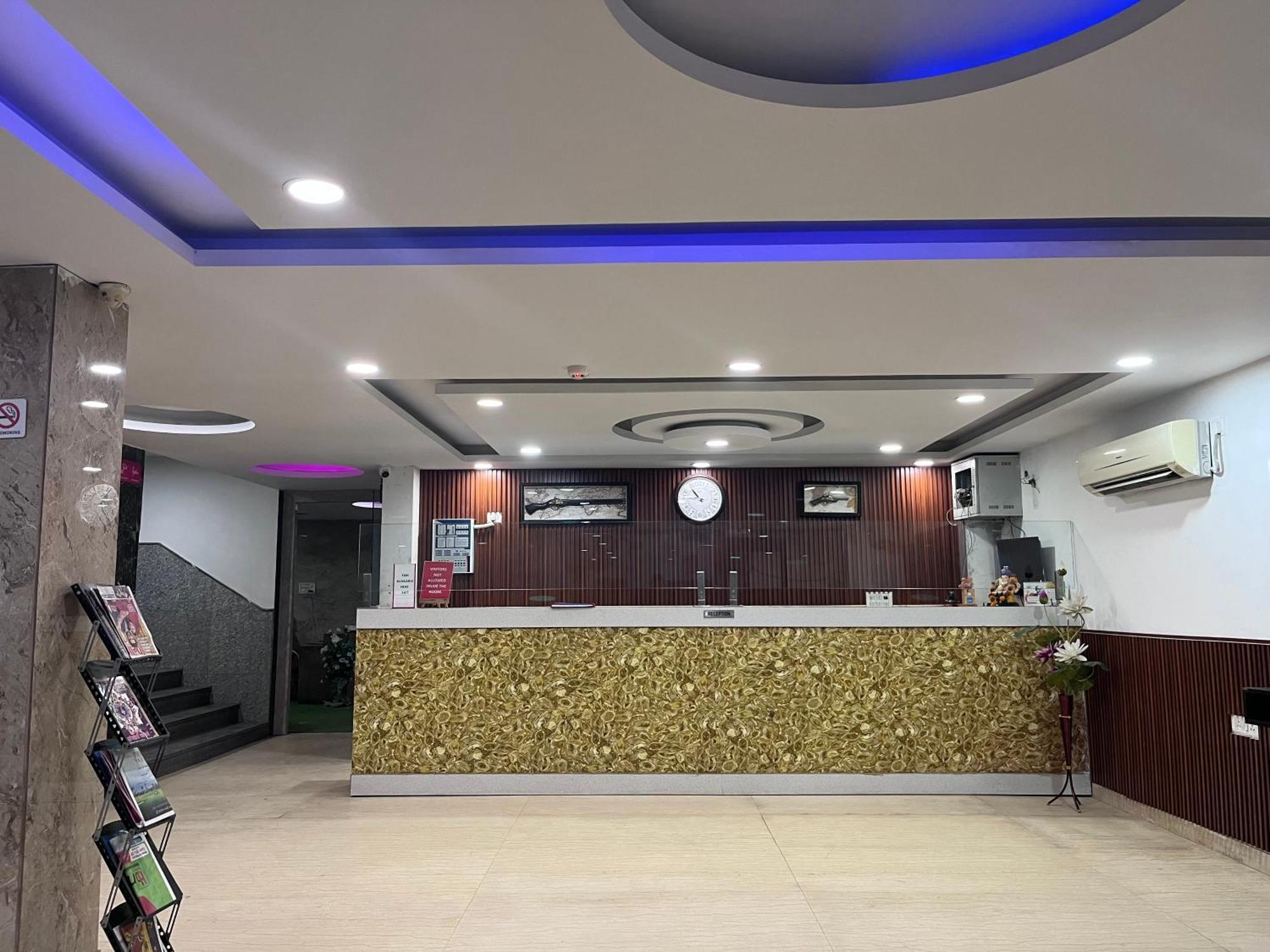 Hotel Belwood Suites - Near New Delhi Airport Экстерьер фото
