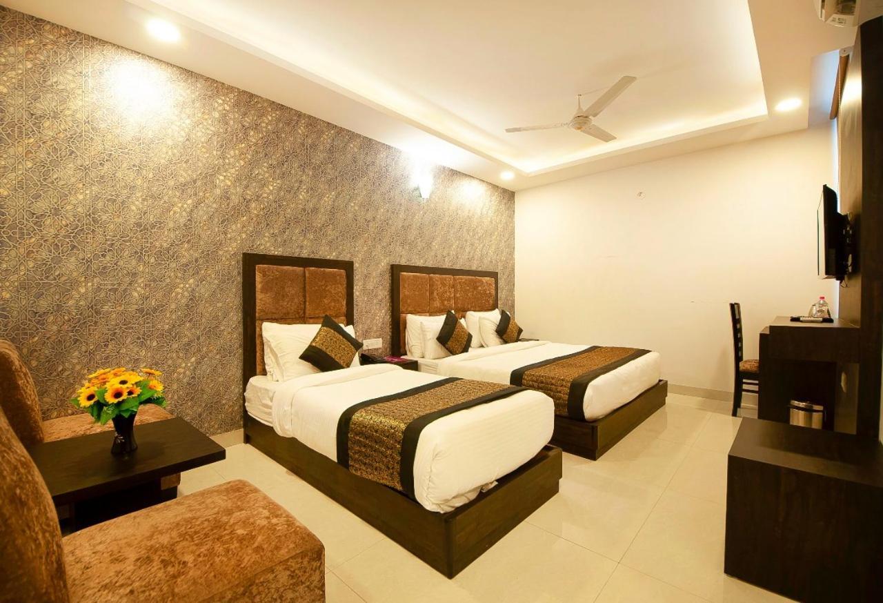 Hotel Belwood Suites - Near New Delhi Airport Экстерьер фото